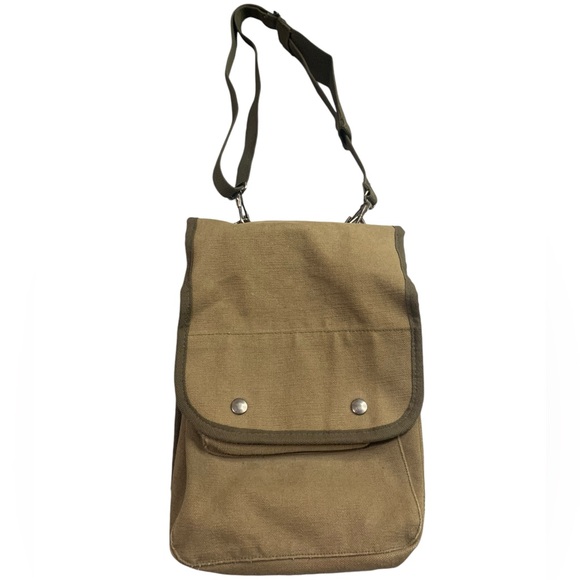 Army style canvas bag with adjustable strap and compartments. - Picture 1 of 7